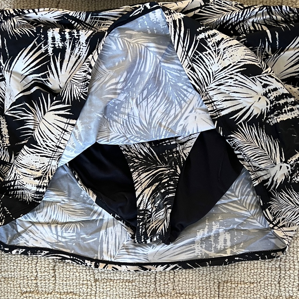 Garnet Hill Black and White Palm Print Tankini - Picture 4 of 10